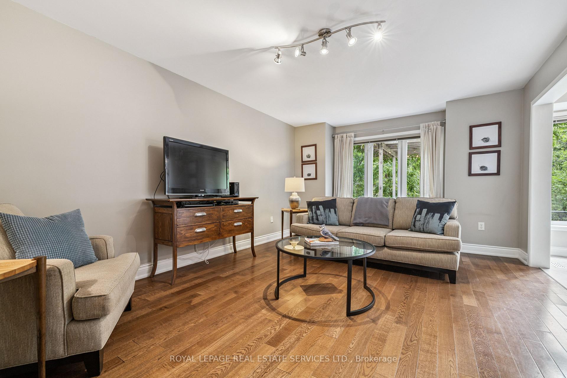 Photo 6 of 5186 Ravine Crescent, Burlington, Orchard — HOMEH
