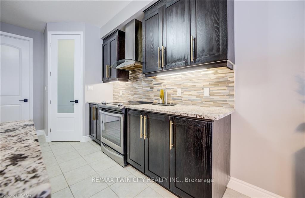 Photo 15 of 502 Woodbine Avenue, Kitchener — HOMEH