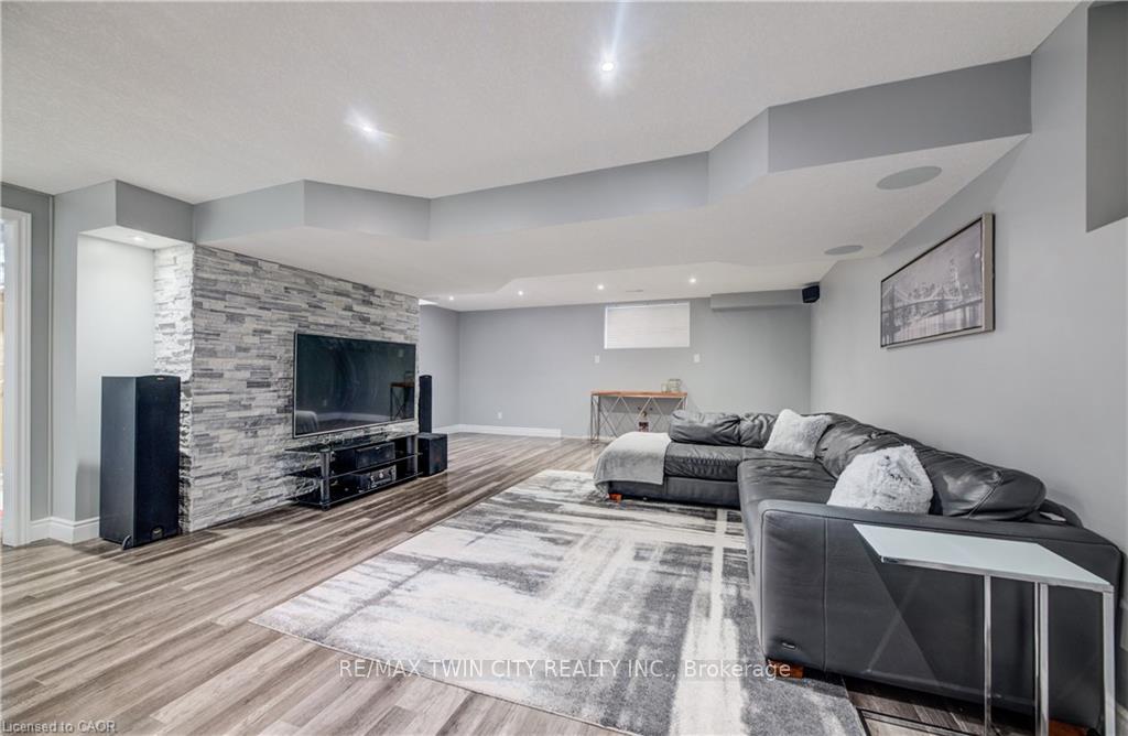 Photo 10 of 502 Woodbine Avenue, Kitchener — HOMEH