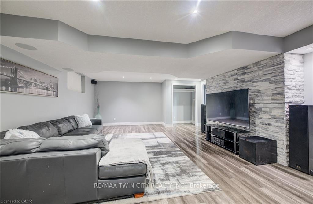 Photo 29 of 502 Woodbine Avenue, Kitchener — HOMEH