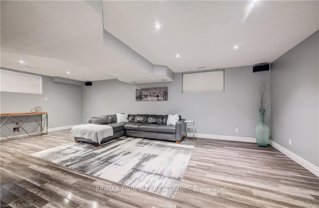Photo 27 of 502 Woodbine Avenue, Kitchener — HOMEH
