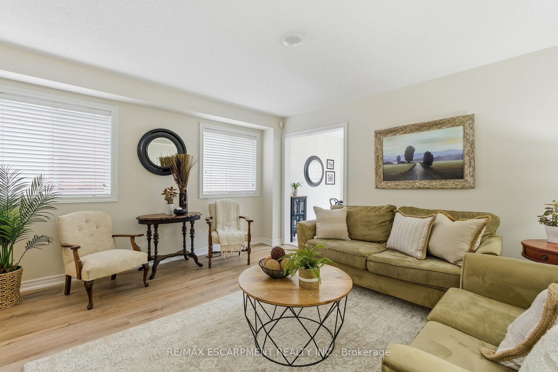 Photo 11 of 9 Slater Court, Hamilton, Waterdown — HOMEH