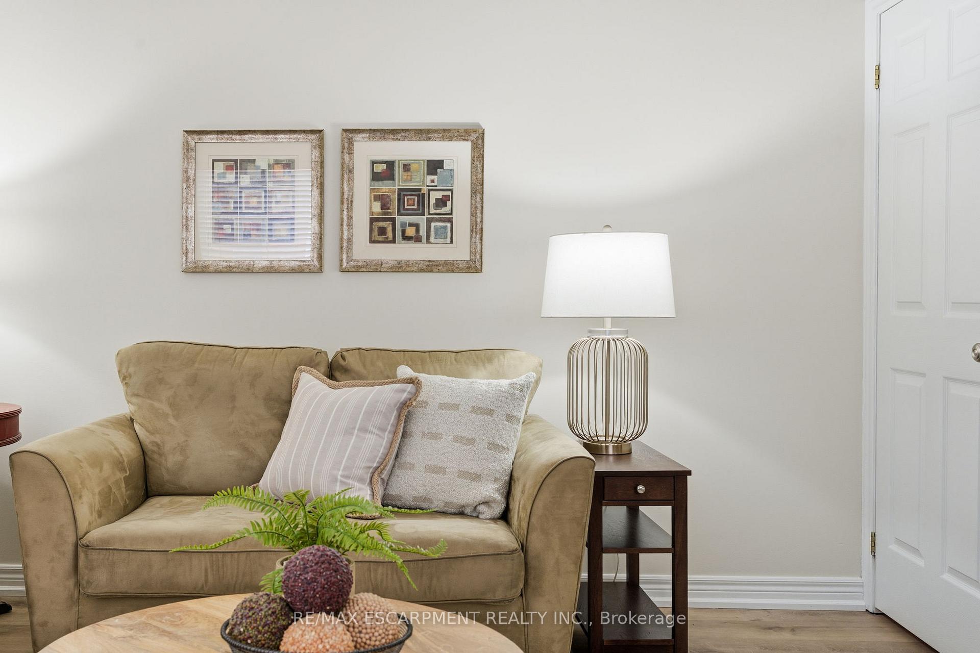 Photo 16 of 9 Slater Court, Hamilton, Waterdown — HOMEH