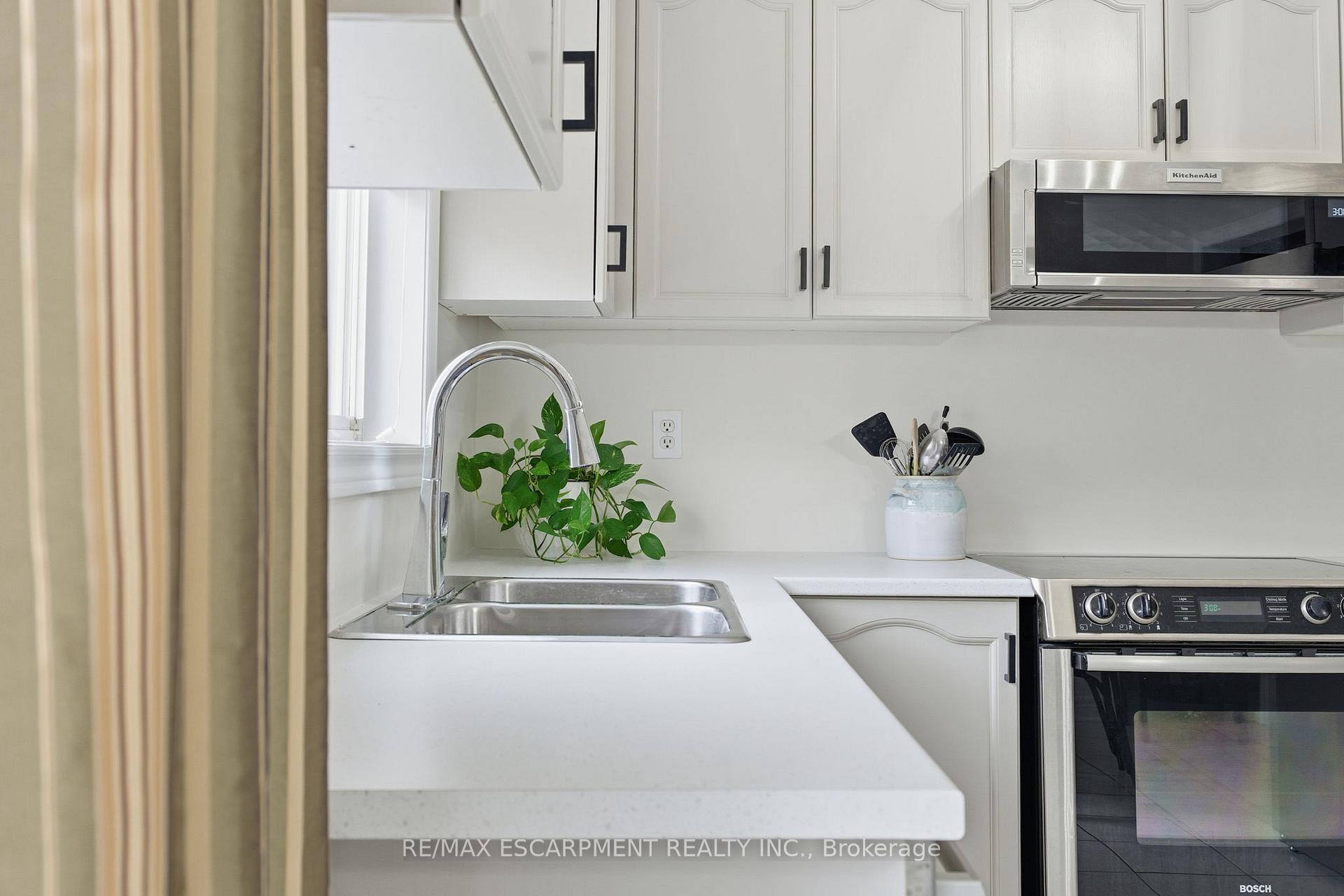 Photo 20 of 9 Slater Court, Hamilton, Waterdown — HOMEH