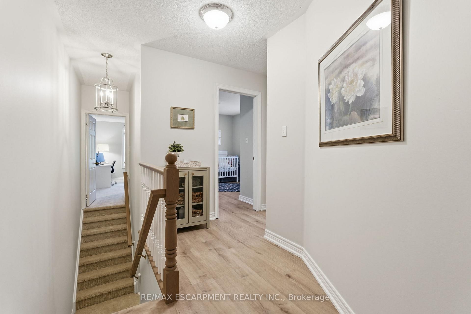 Photo 23 of 9 Slater Court, Hamilton, Waterdown — HOMEH