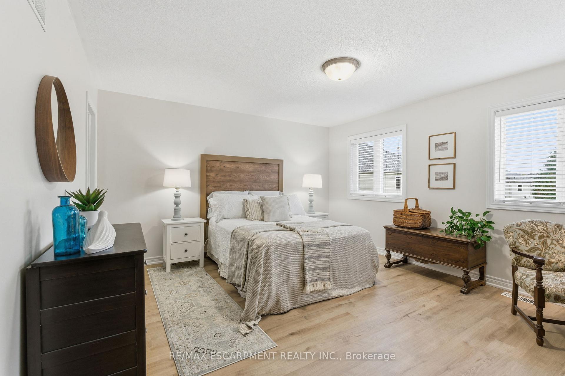 Photo 6 of 9 Slater Court, Hamilton, Waterdown — HOMEH