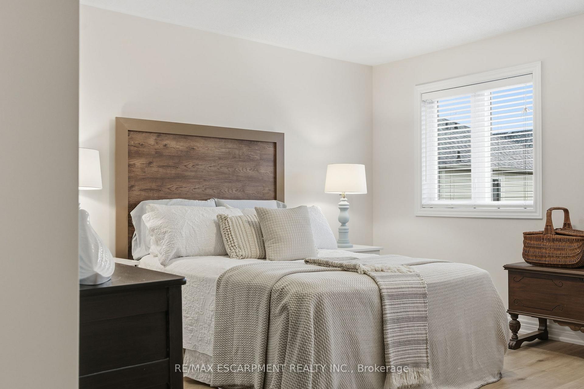 Photo 31 of 9 Slater Court, Hamilton, Waterdown — HOMEH