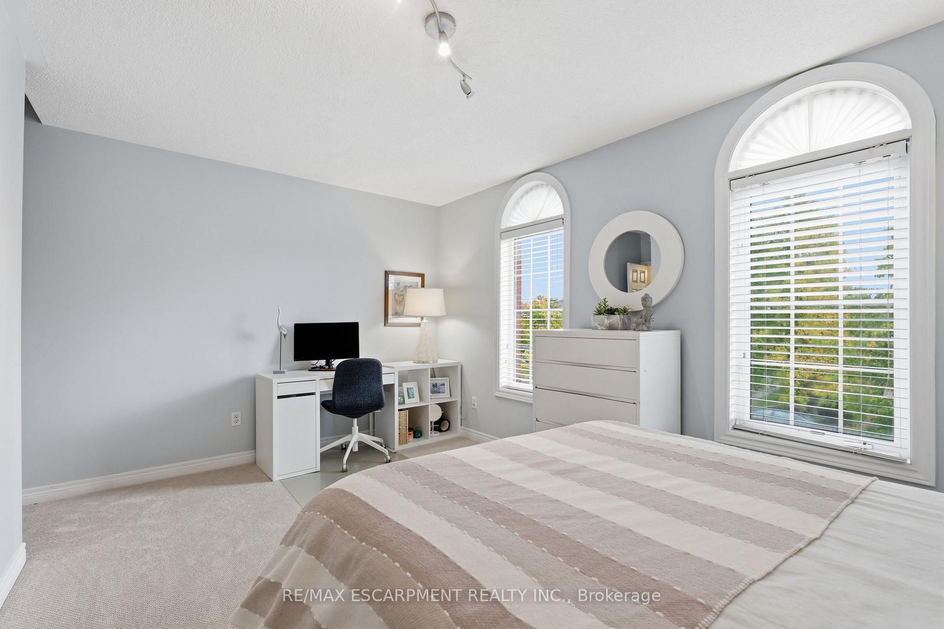 Photo 18 of 9 Slater Court, Hamilton, Waterdown — HOMEH