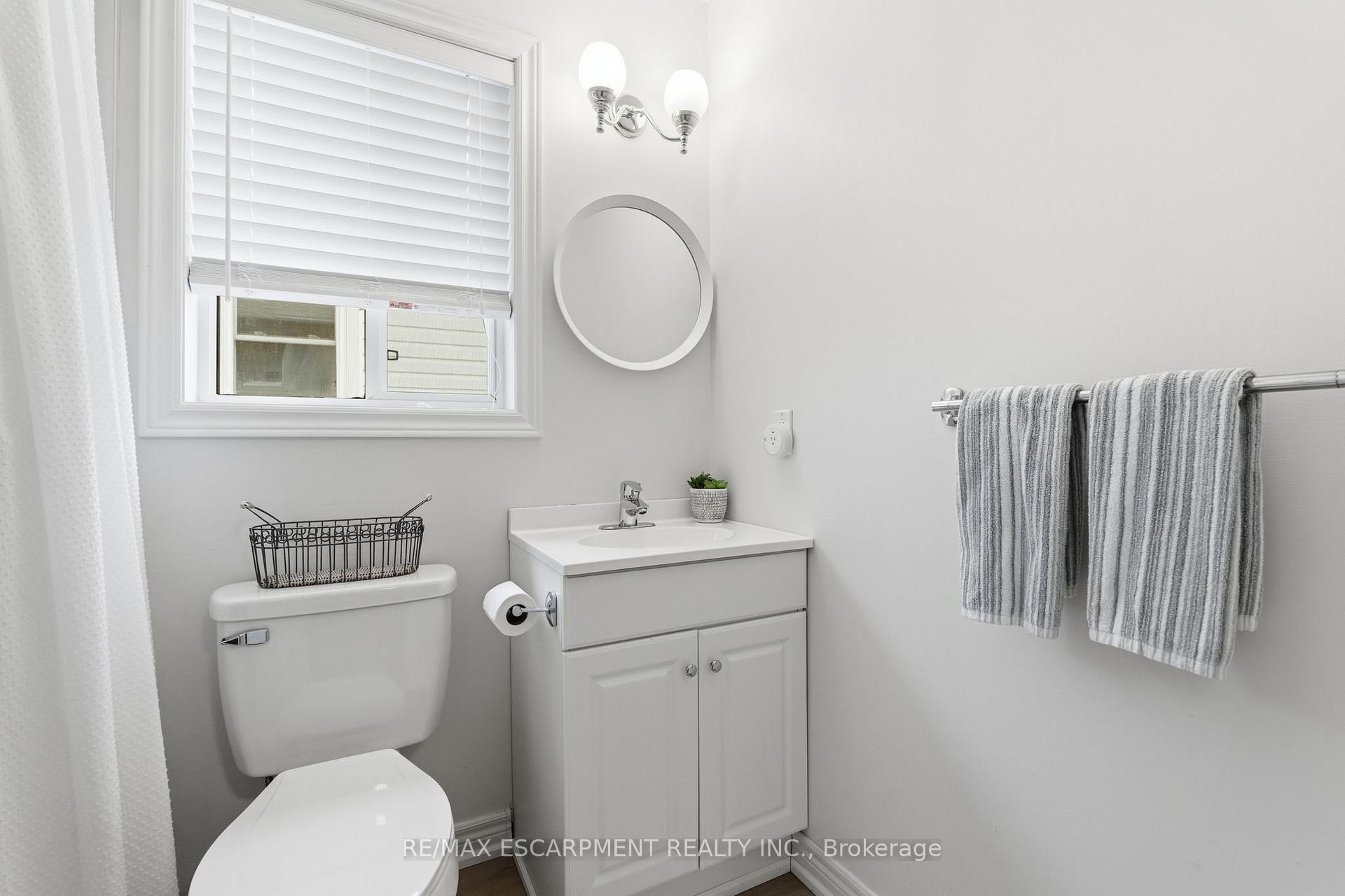 Photo 32 of 9 Slater Court, Hamilton, Waterdown — HOMEH