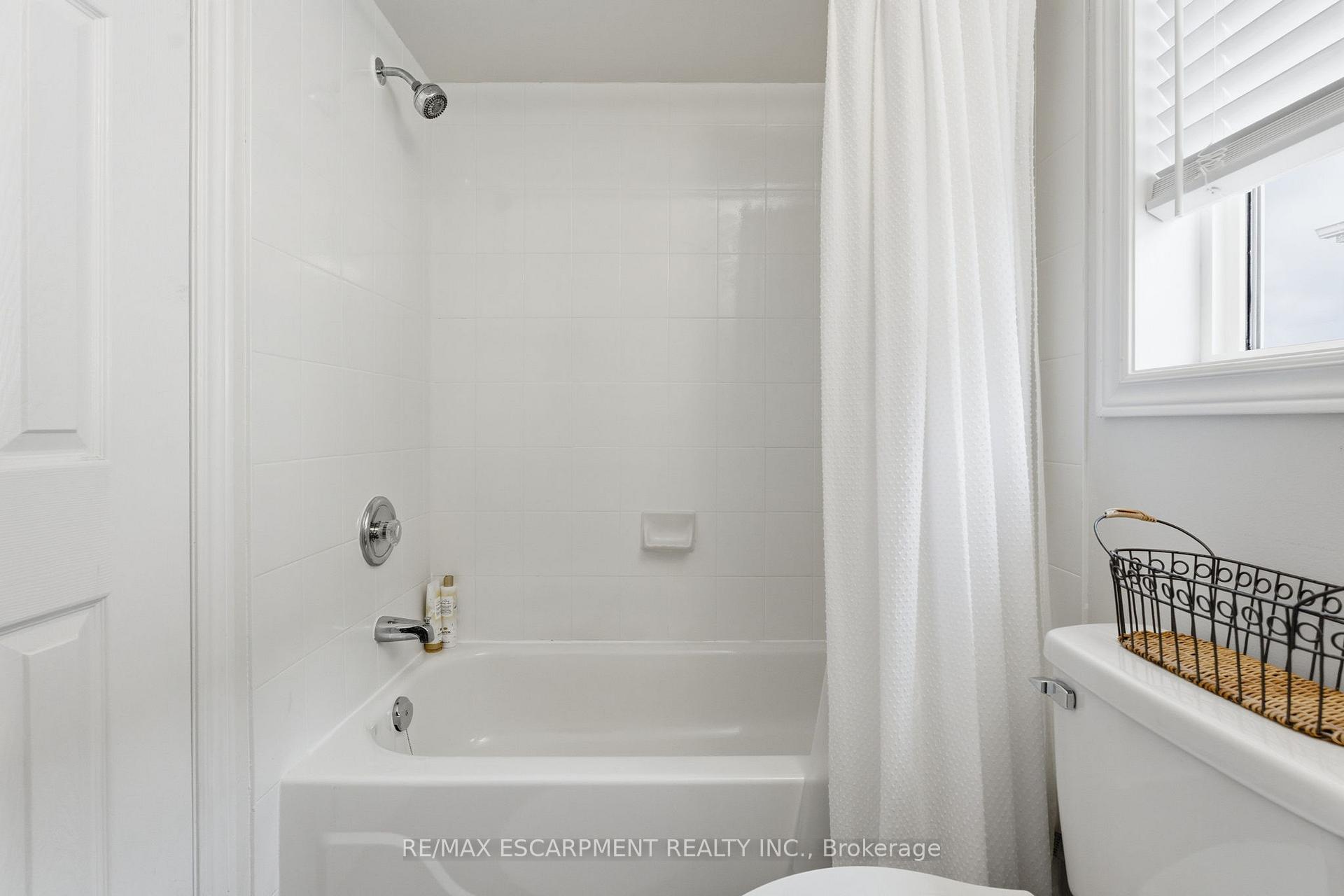 Photo 26 of 9 Slater Court, Hamilton, Waterdown — HOMEH