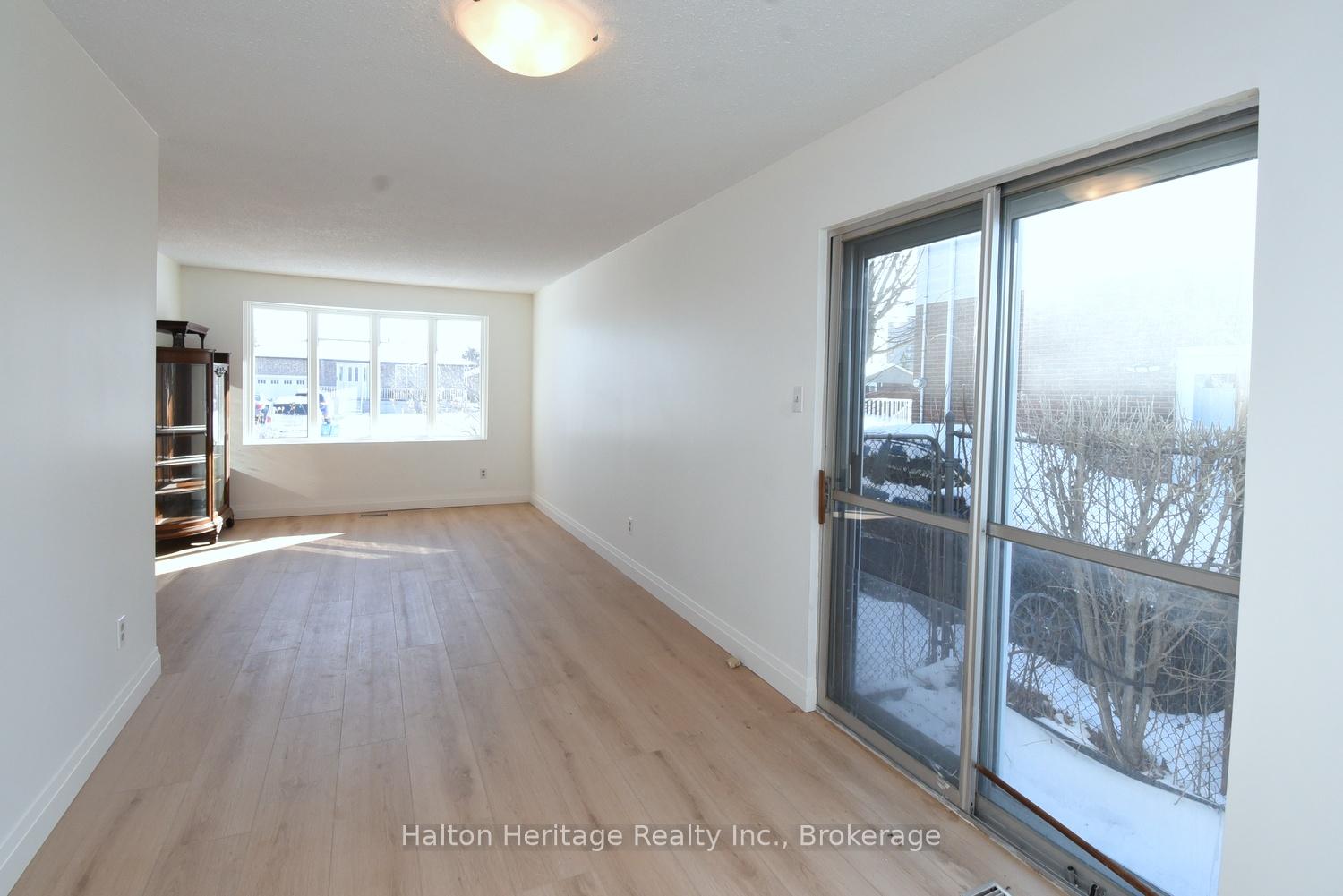 Photo 9 of 123 Woodman Drive N, Hamilton, Kentley — HOMEH