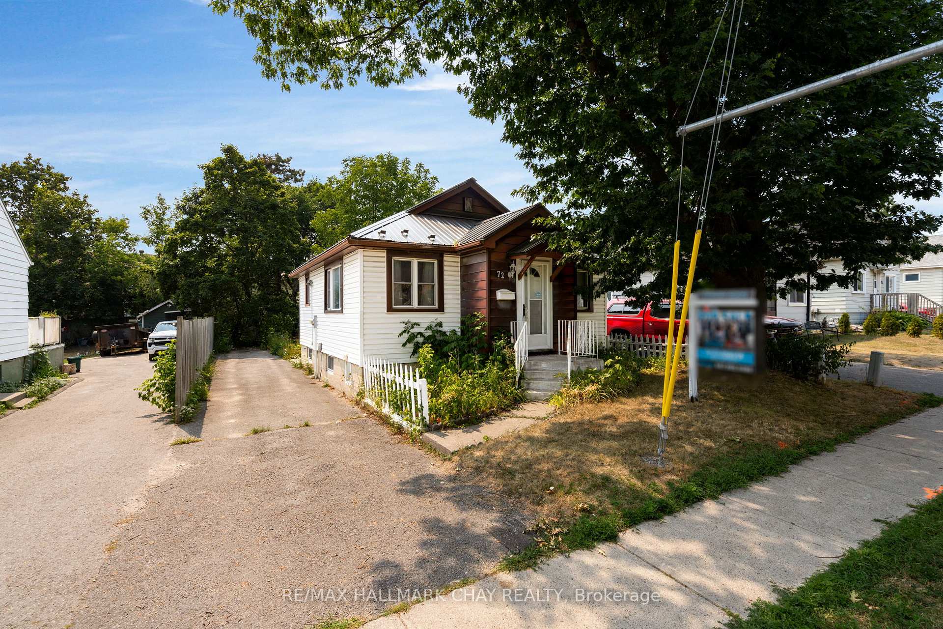 Photo 1 of 72 Eccles Street N, Barrie, Queen's Park — HOMEH