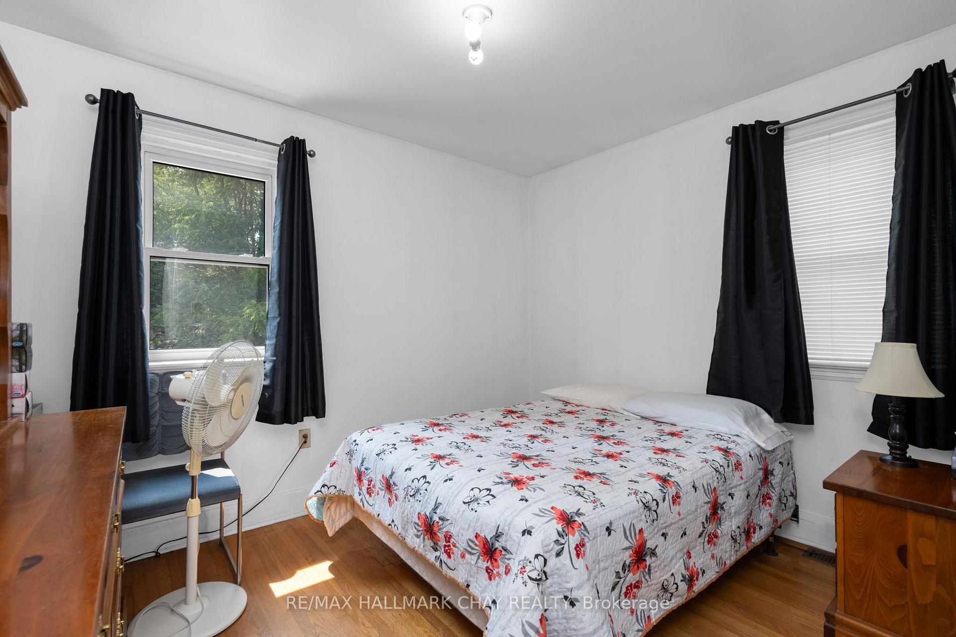 Photo 10 of 72 Eccles Street N, Barrie, Queen's Park — HOMEH