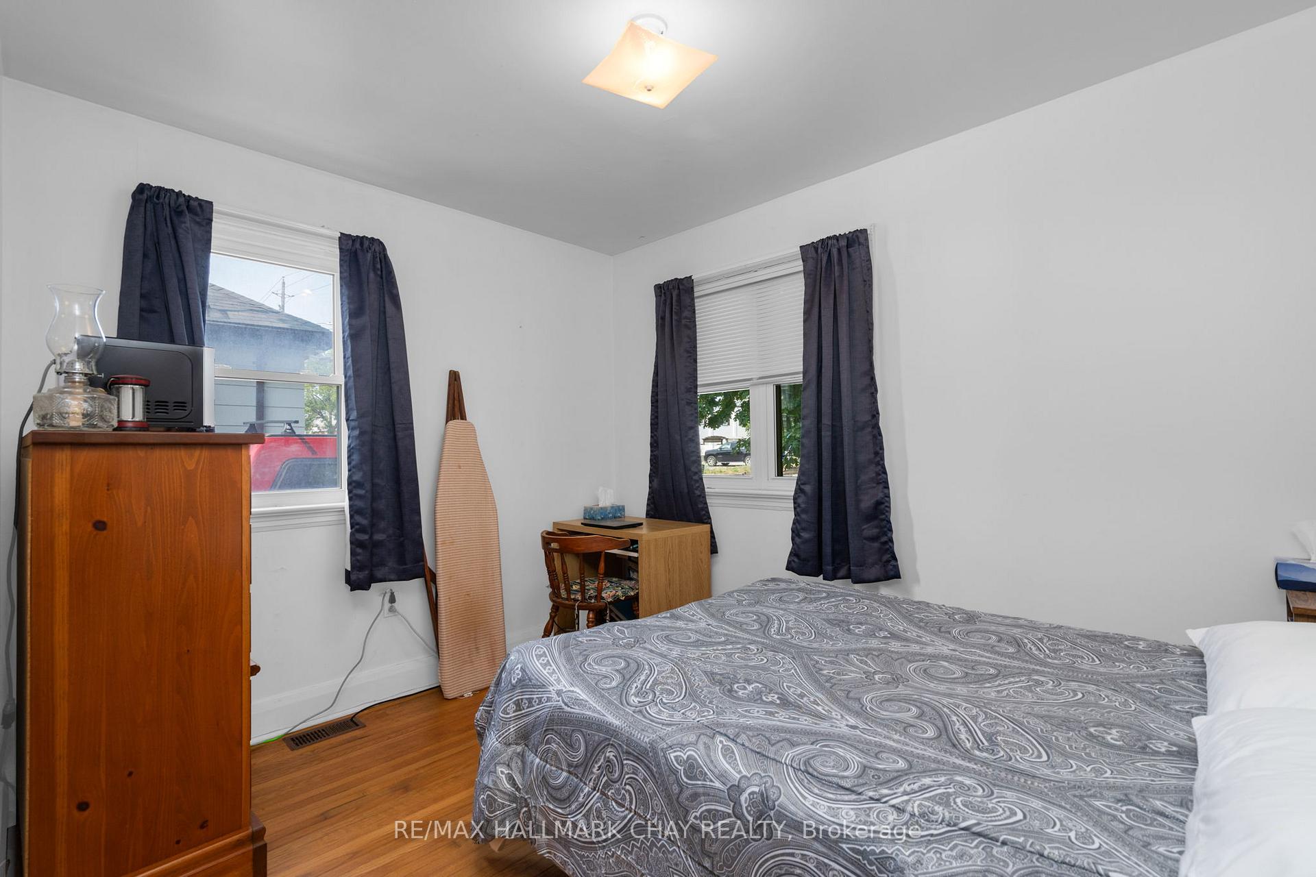 Photo 11 of 72 Eccles Street N, Barrie, Queen's Park — HOMEH