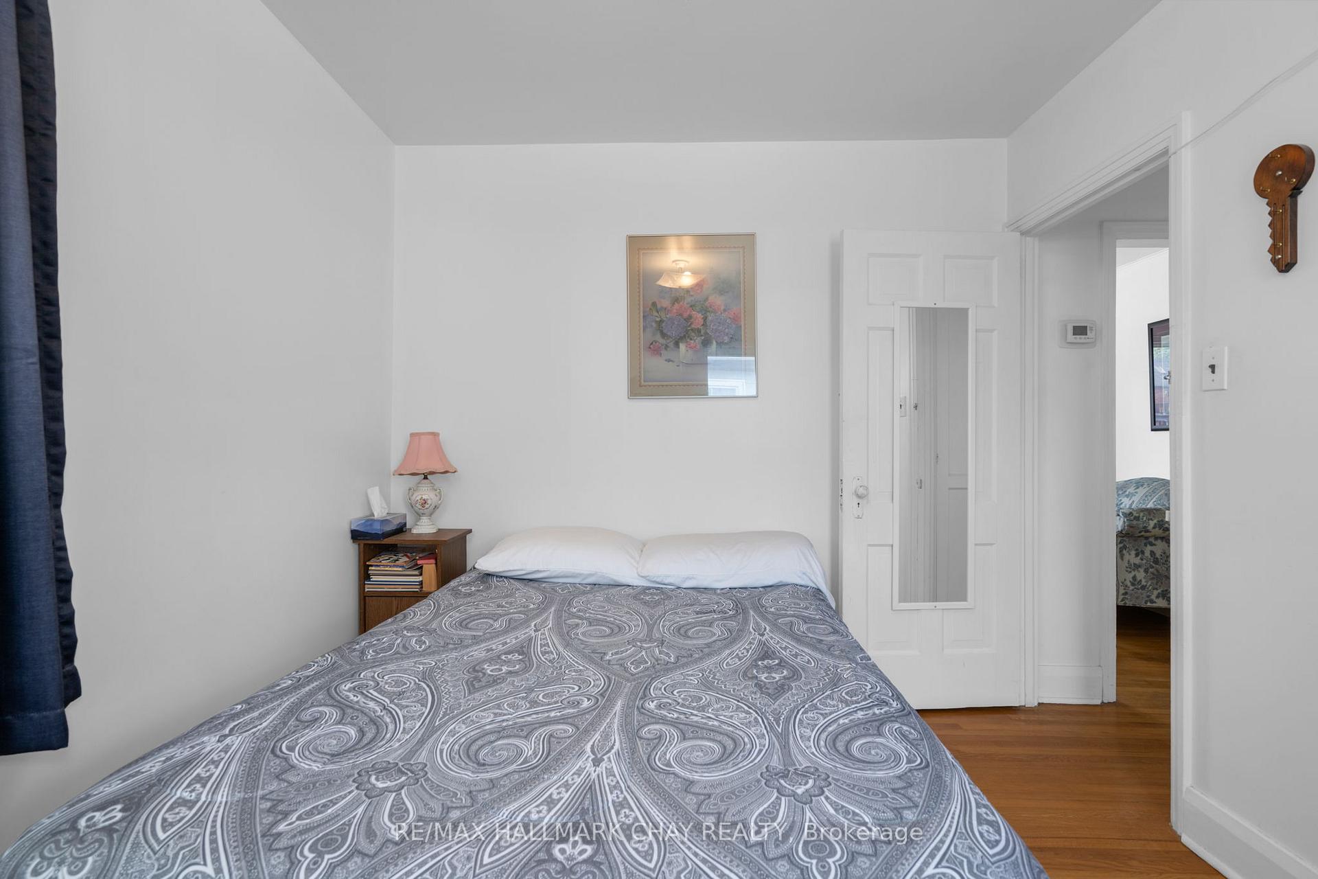 Photo 12 of 72 Eccles Street N, Barrie, Queen's Park — HOMEH