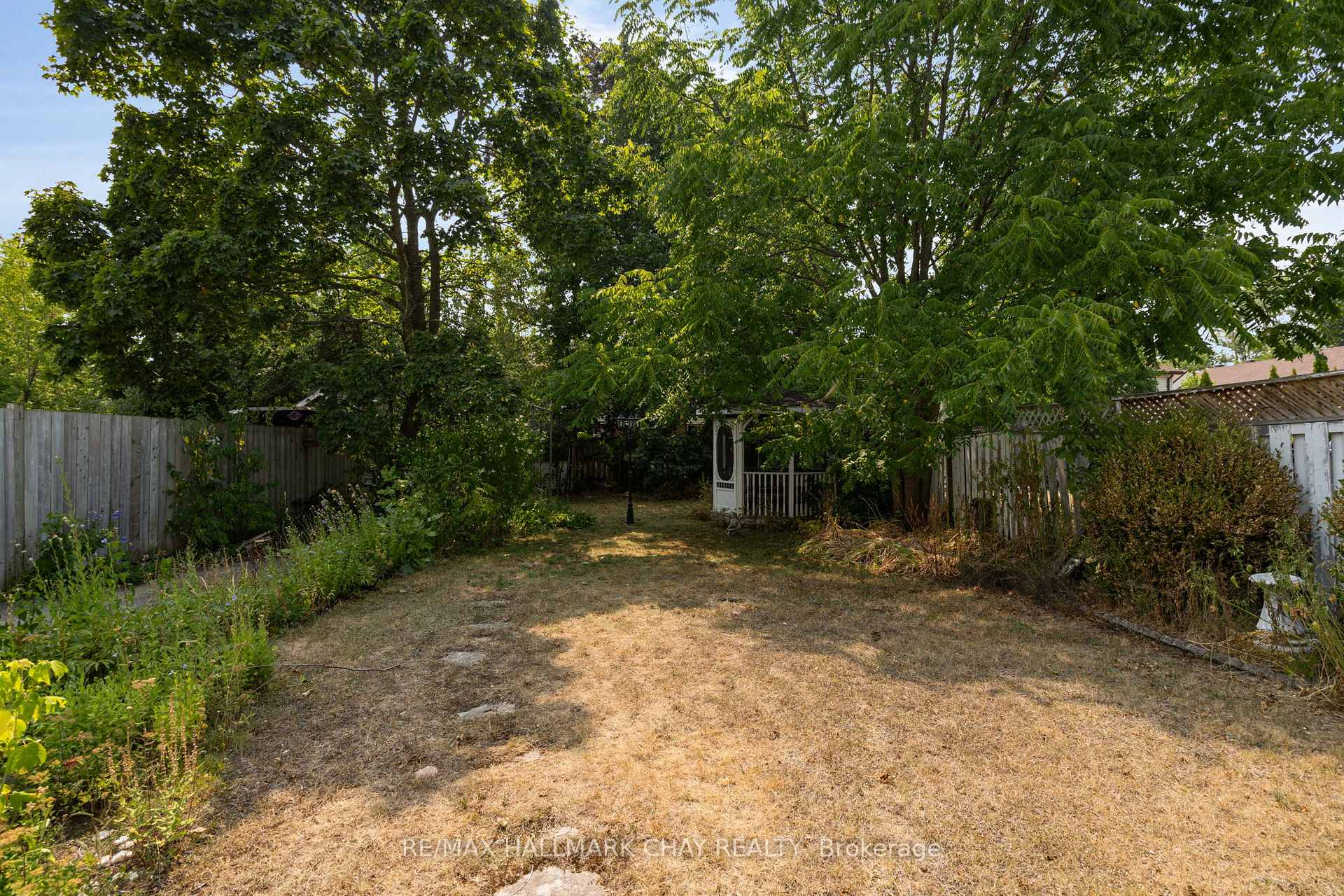 Photo 19 of 72 Eccles Street N, Barrie, Queen's Park — HOMEH