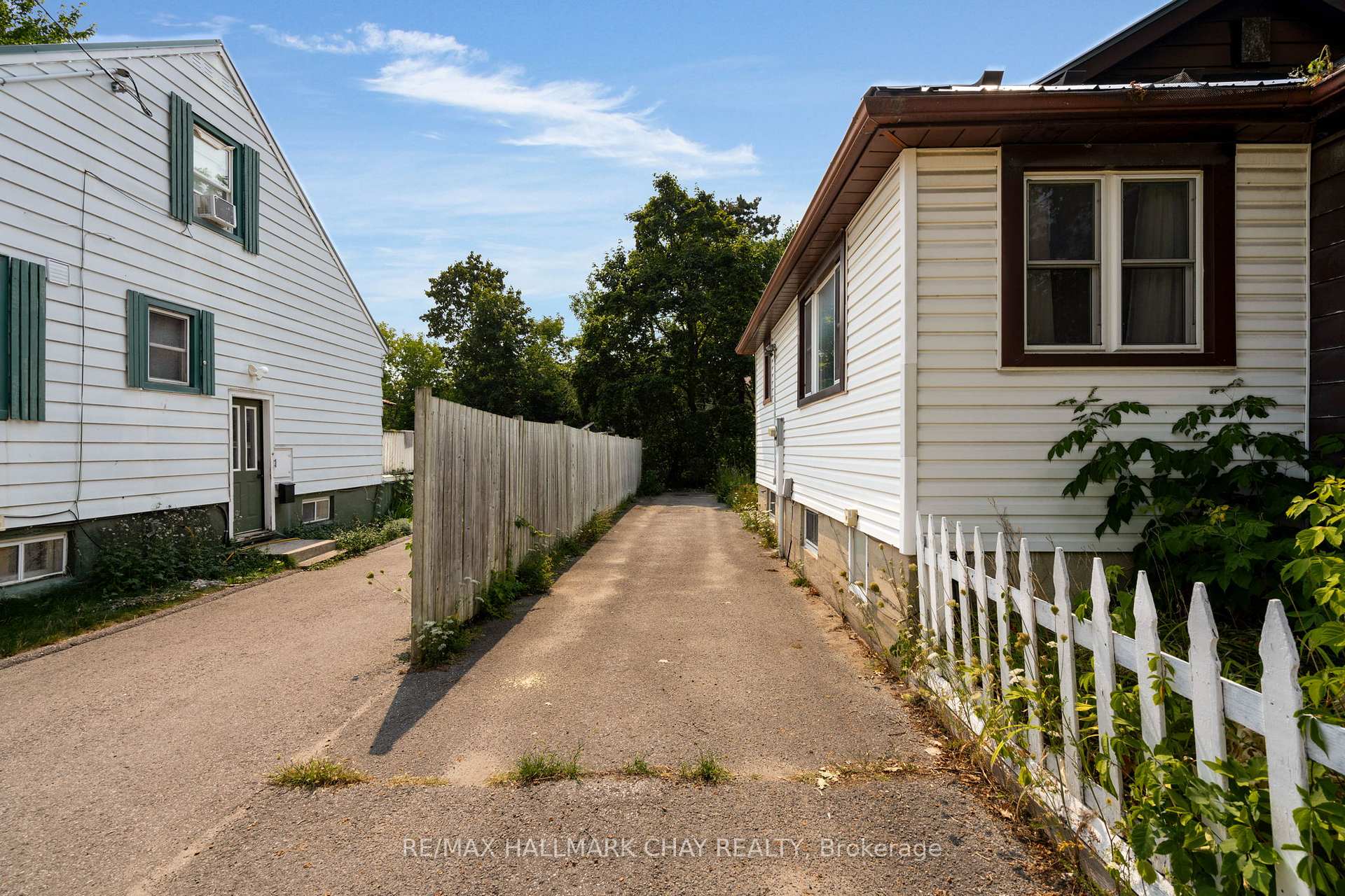 Photo 21 of 72 Eccles Street N, Barrie, Queen's Park — HOMEH