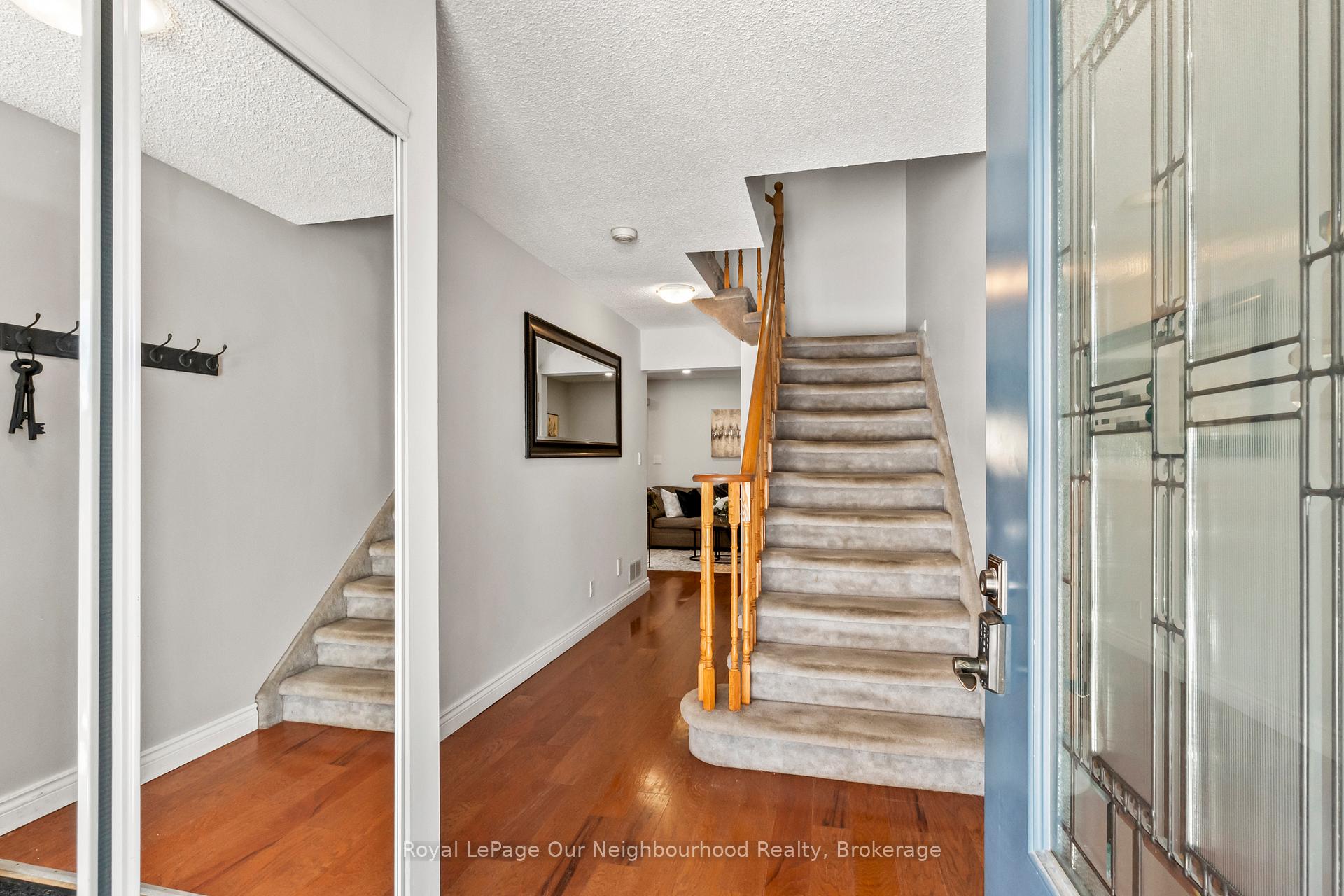 Photo 2 of 815 Buttonbush Court, Oshawa, Pinecrest — HOMEH