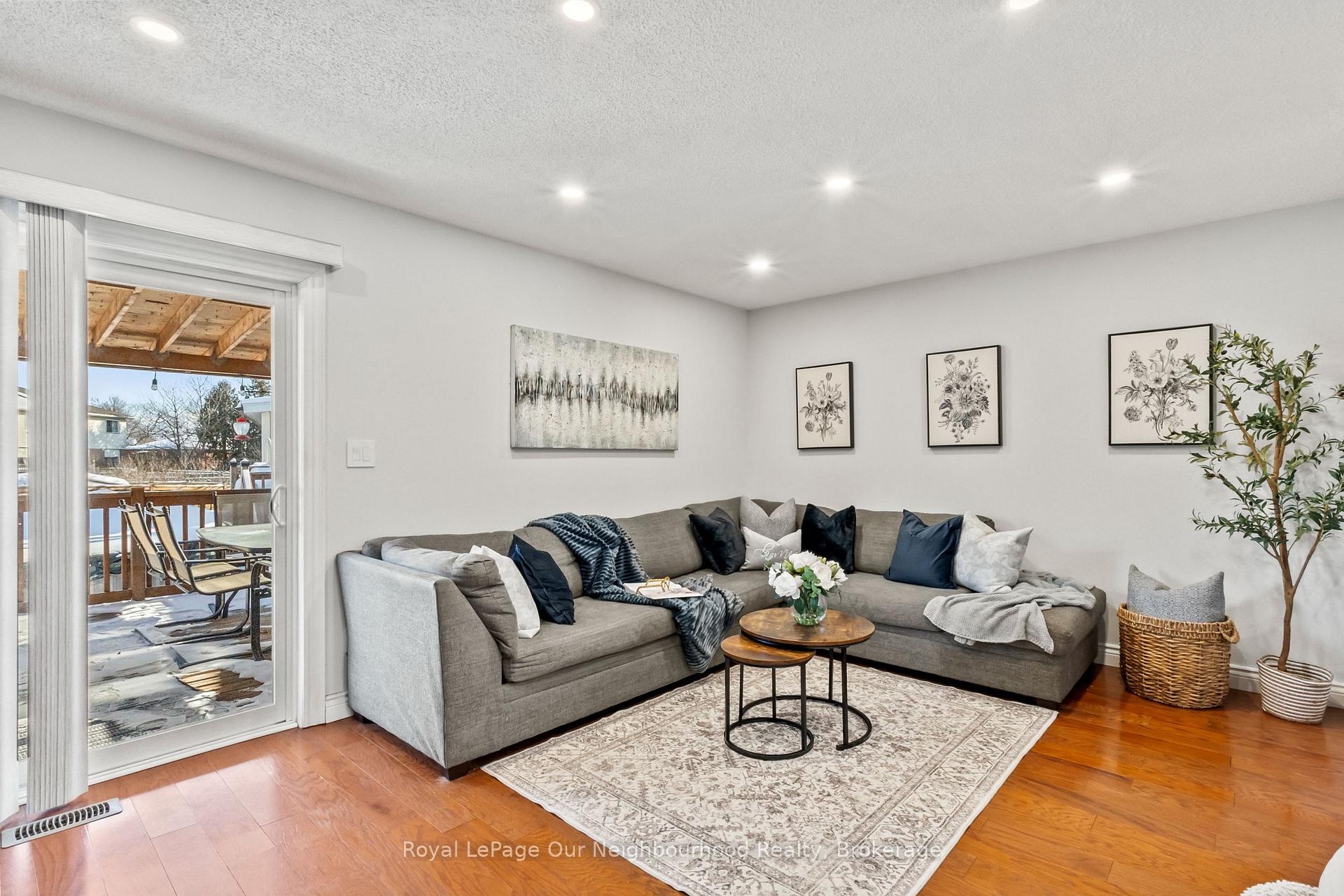 Photo 12 of 815 Buttonbush Court, Oshawa, Pinecrest — HOMEH