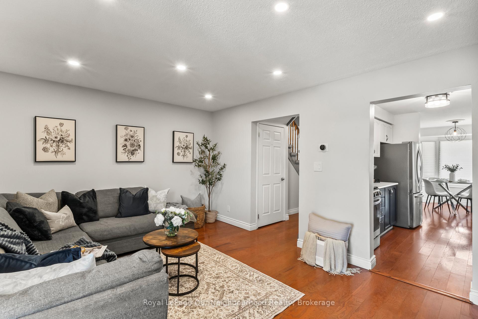 Photo 4 of 815 Buttonbush Court, Oshawa, Pinecrest — HOMEH