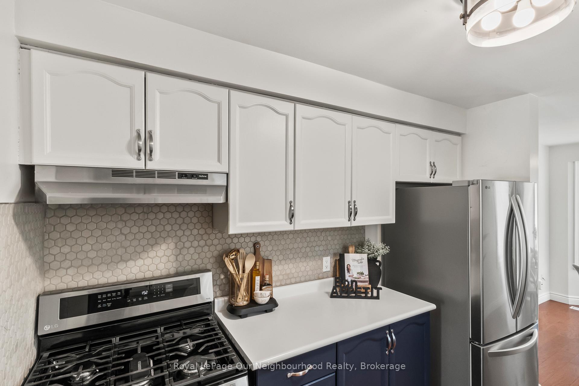Photo 8 of 815 Buttonbush Court, Oshawa, Pinecrest — HOMEH