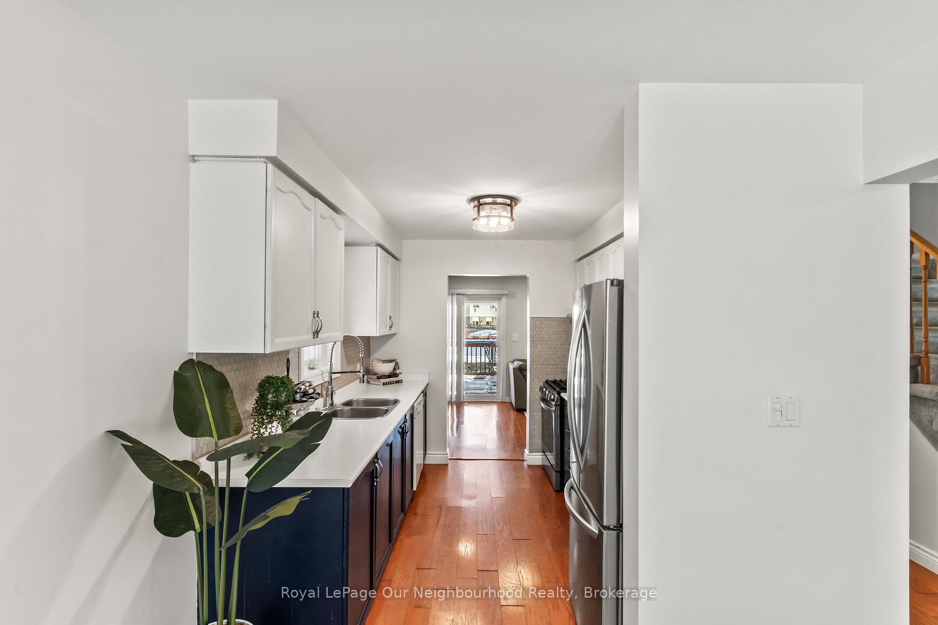 Photo 7 of 815 Buttonbush Court, Oshawa, Pinecrest — HOMEH
