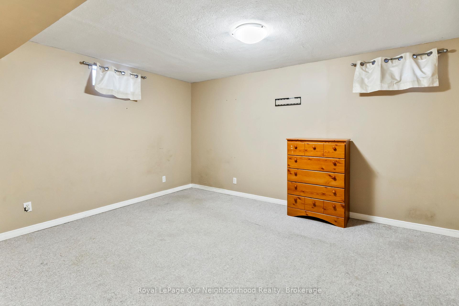 Photo 18 of 815 Buttonbush Court, Oshawa, Pinecrest — HOMEH