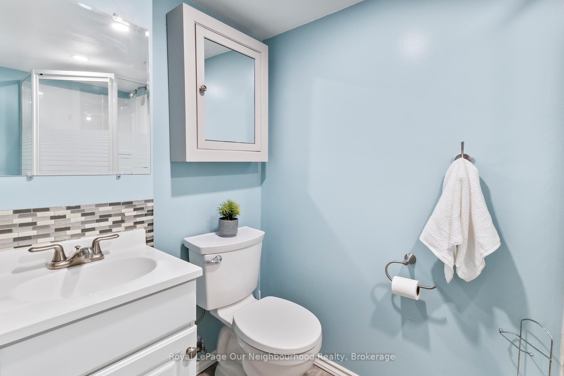 Photo 11 of 815 Buttonbush Court, Oshawa, Pinecrest — HOMEH