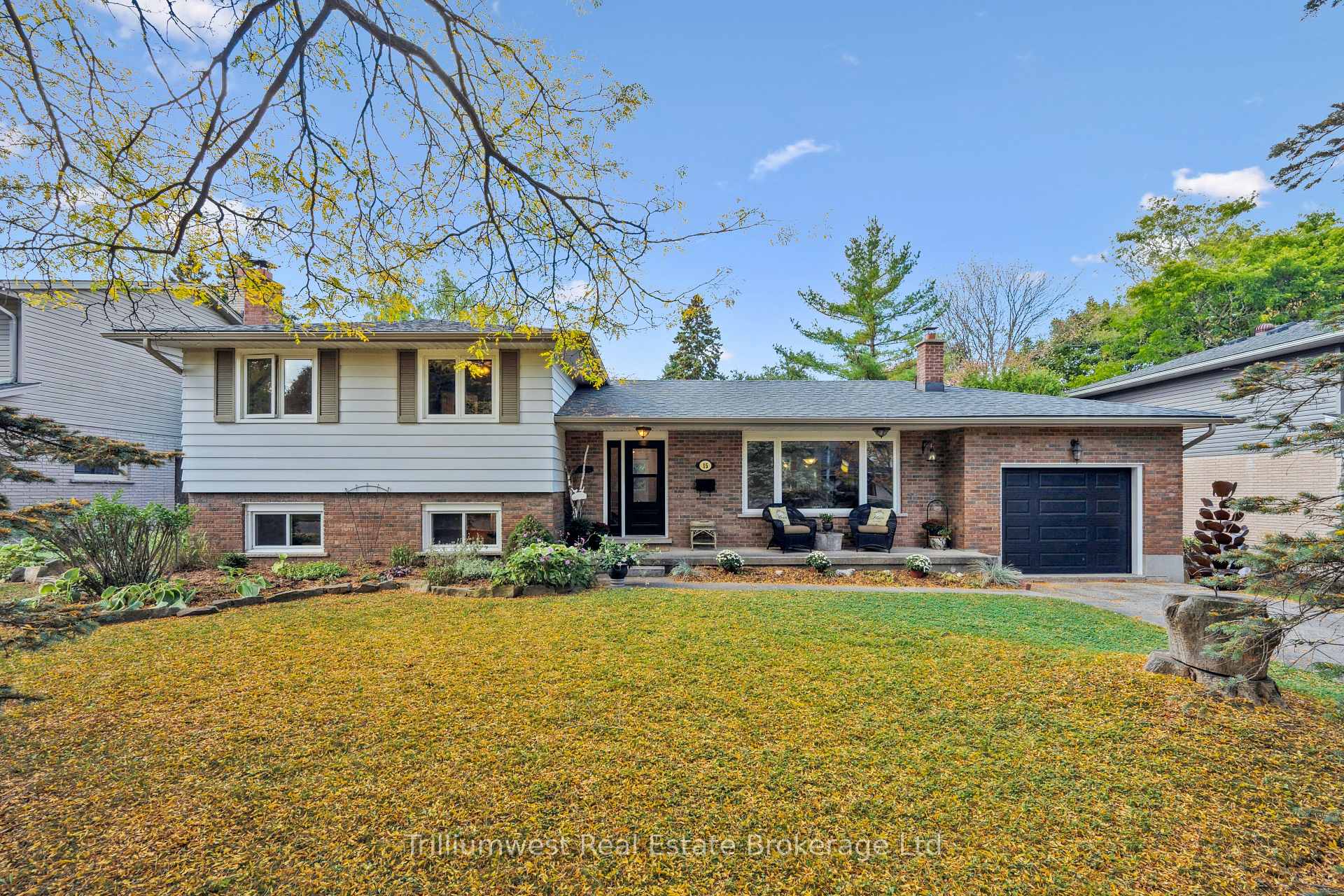 Photo 2 of 15 Karen Avenue, Guelph, Kortright West — HOMEH