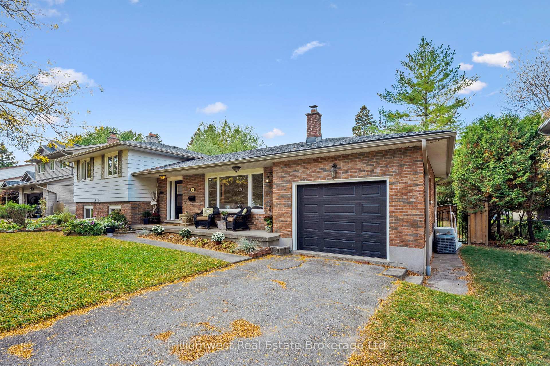 Photo 3 of 15 Karen Avenue, Guelph, Kortright West — HOMEH