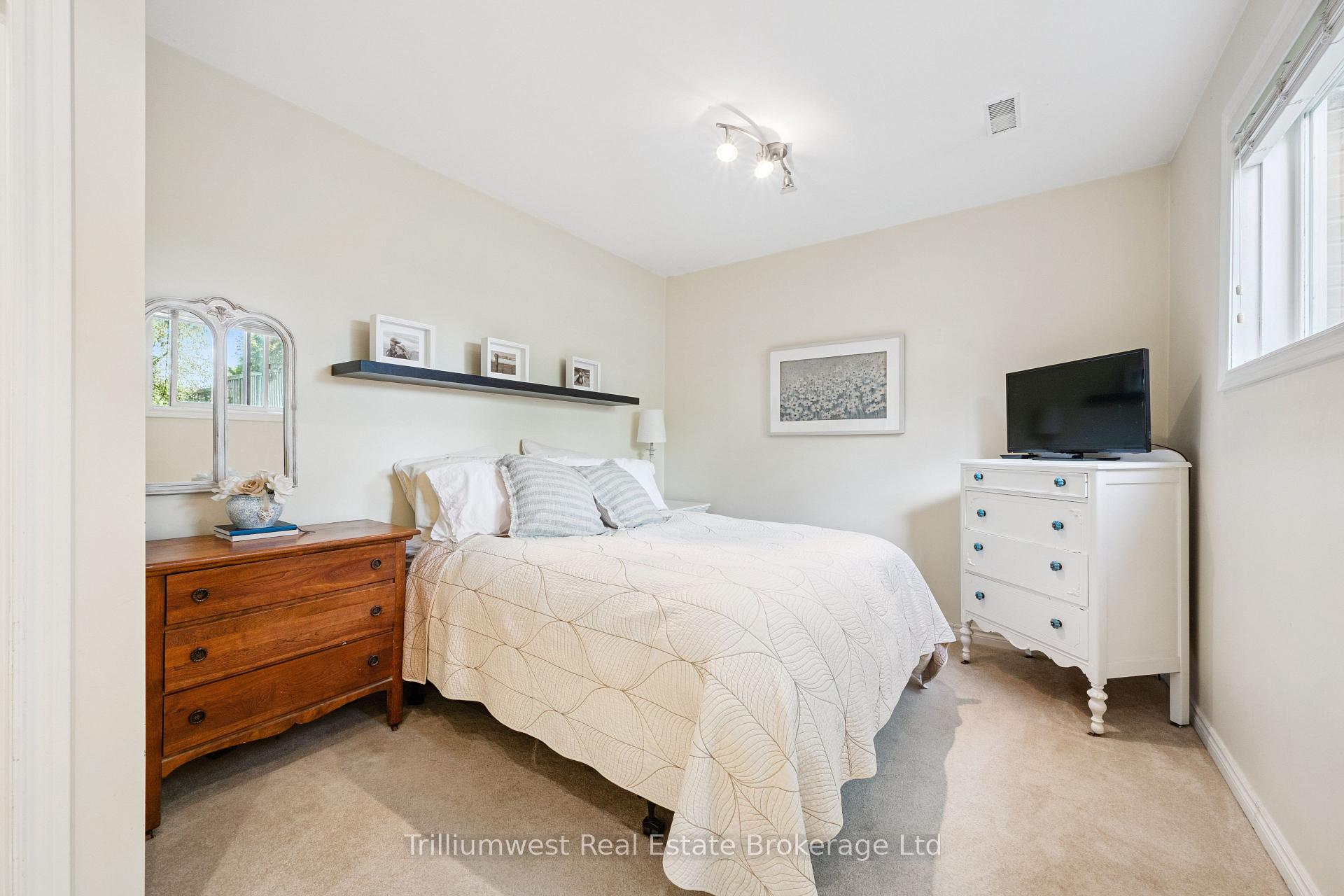 Photo 27 of 15 Karen Avenue, Guelph, Kortright West — HOMEH
