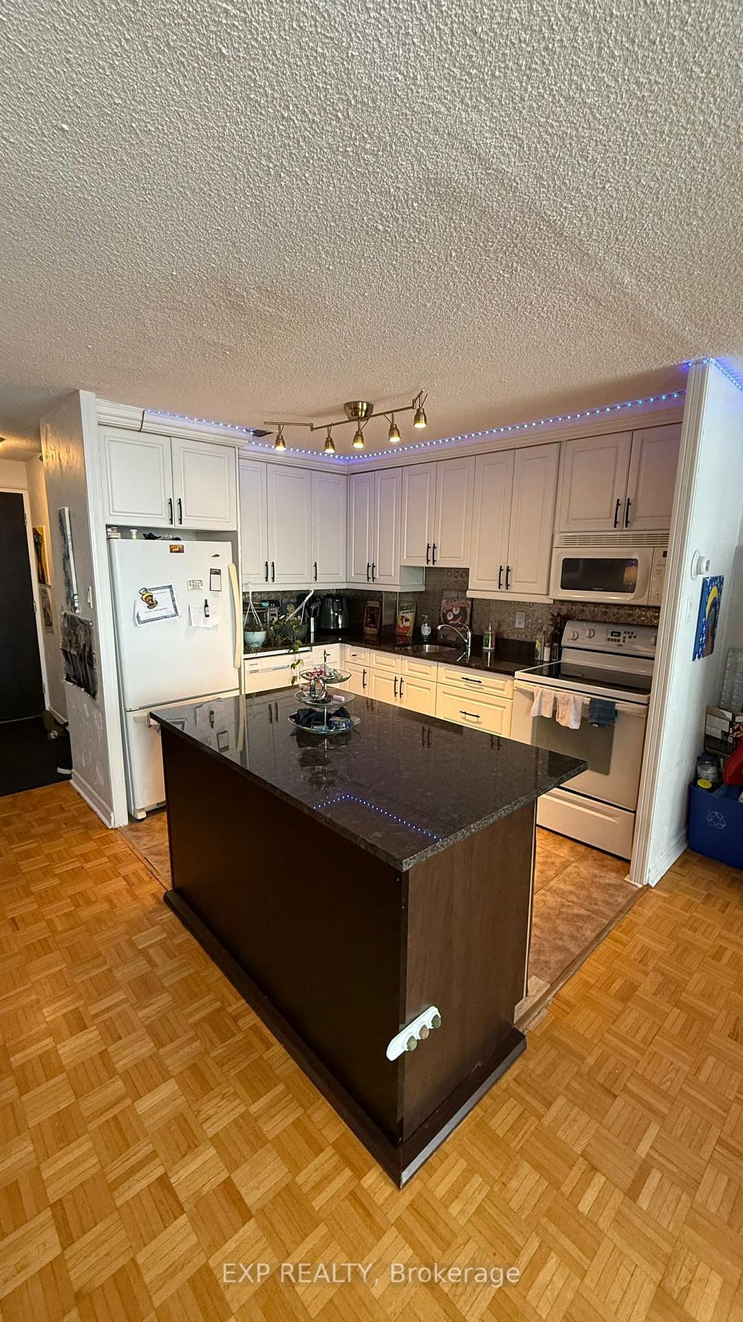 Photo 13 of Unit 633, 515 St Laurent Boulevard, Ottawa, Viscount Alexander Park — HOMEH