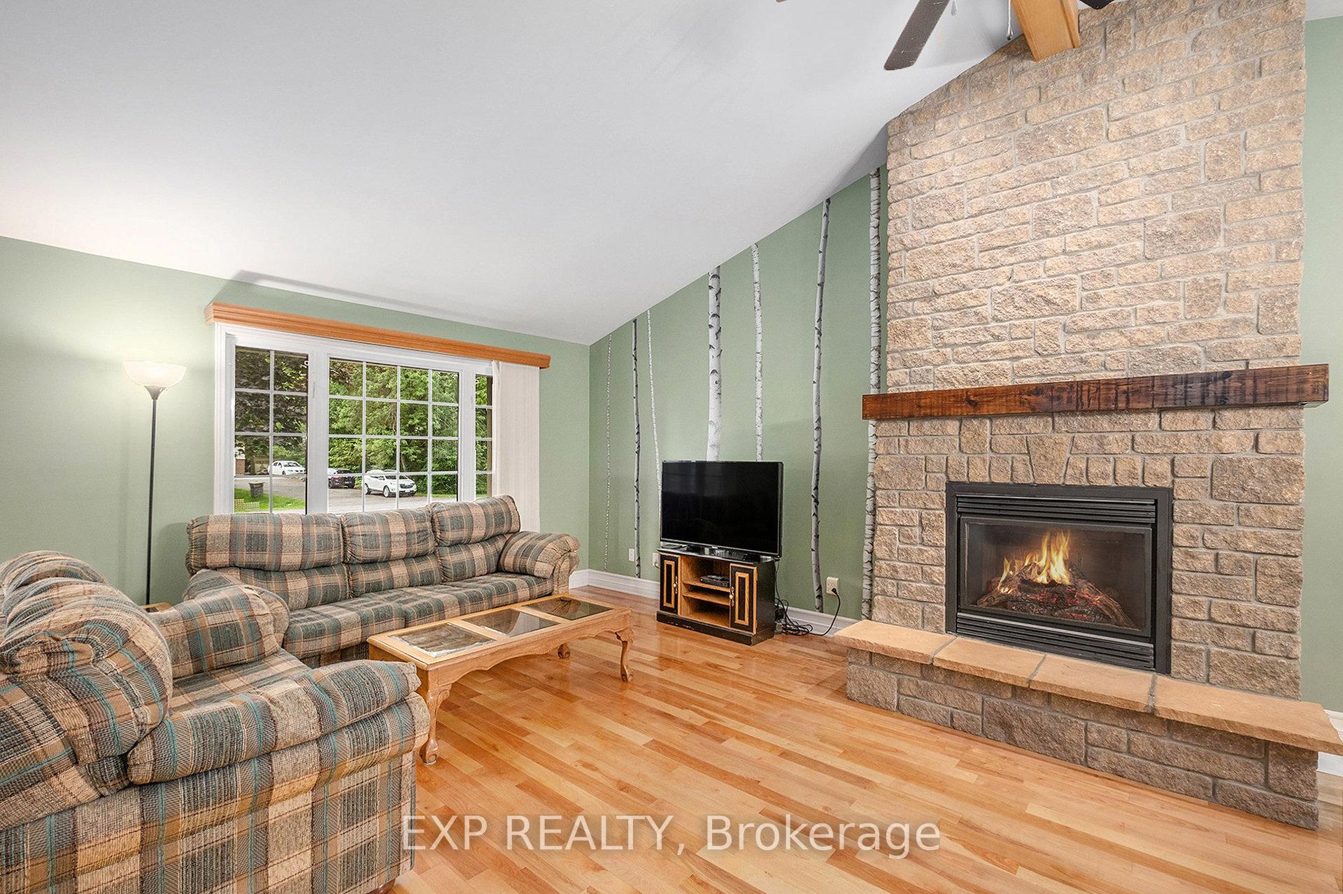 Photo 5 of 3313 Wild Cherry Drive, Ottawa, Osgoode — HOMEH
