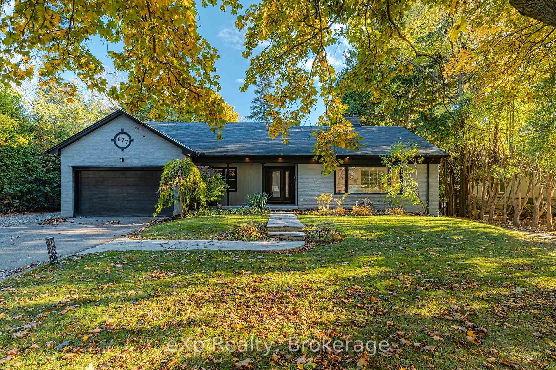 Front of 877 Kingsway Drive