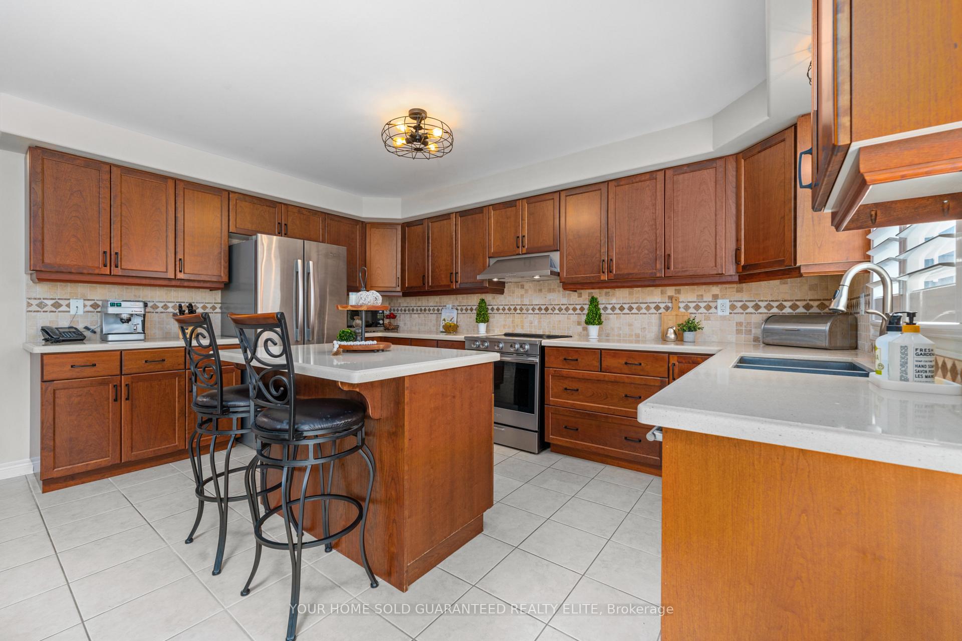 Photo 3 of 78 Lorne Avenue, Grimsby, Grimsby Beach — HOMEH
