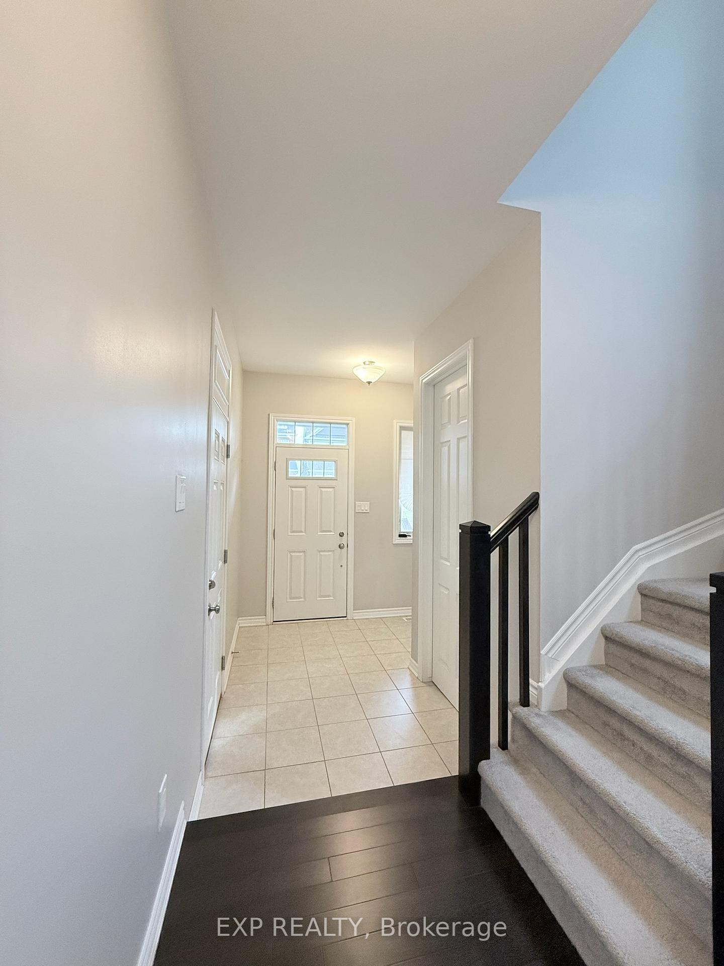 Photo 5 of 712 Devario Crescent, Ottawa, Barrhaven - Half Moon Bay — HOMEH