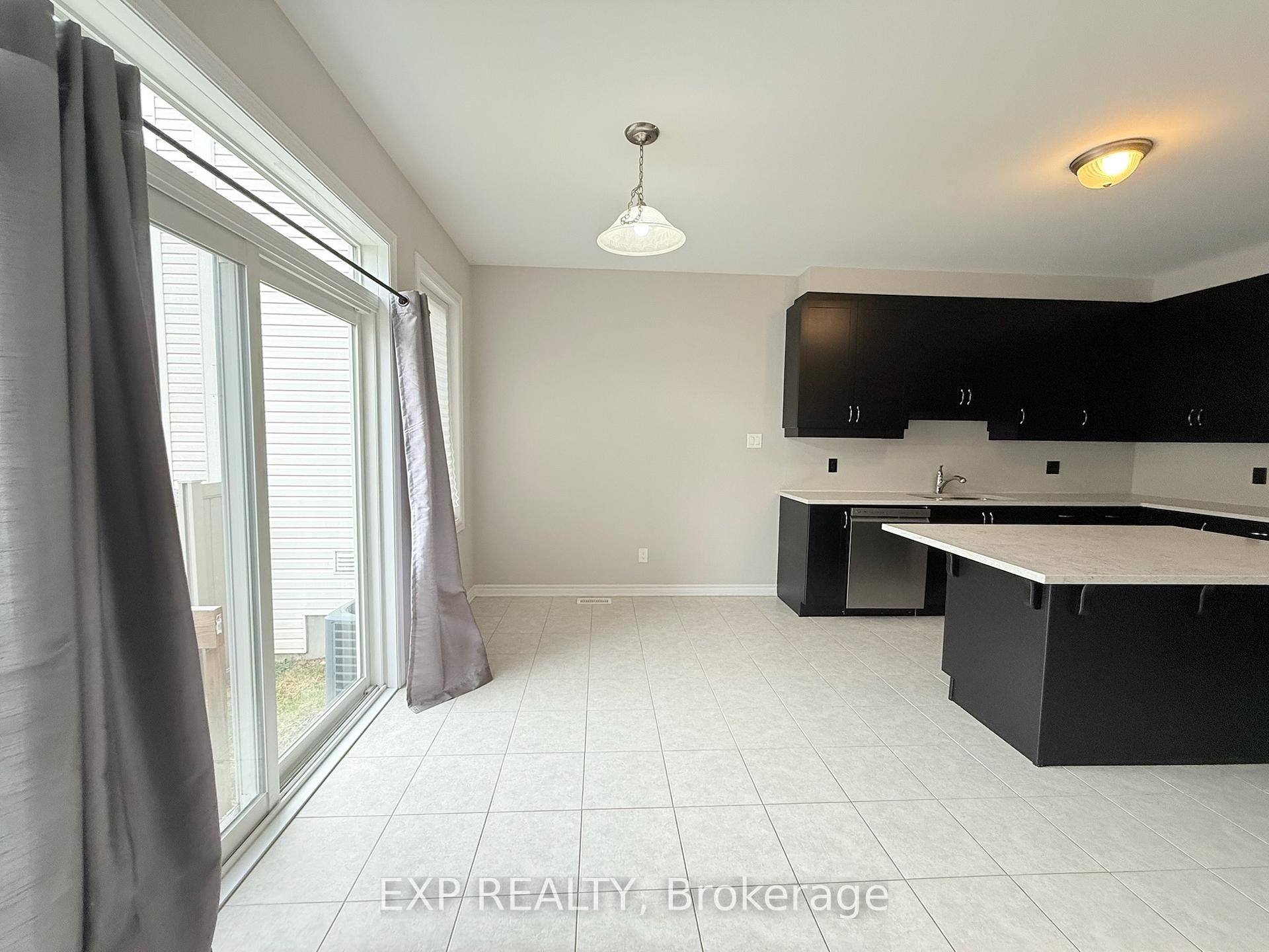 Photo 11 of 712 Devario Crescent, Ottawa, Barrhaven - Half Moon Bay — HOMEH