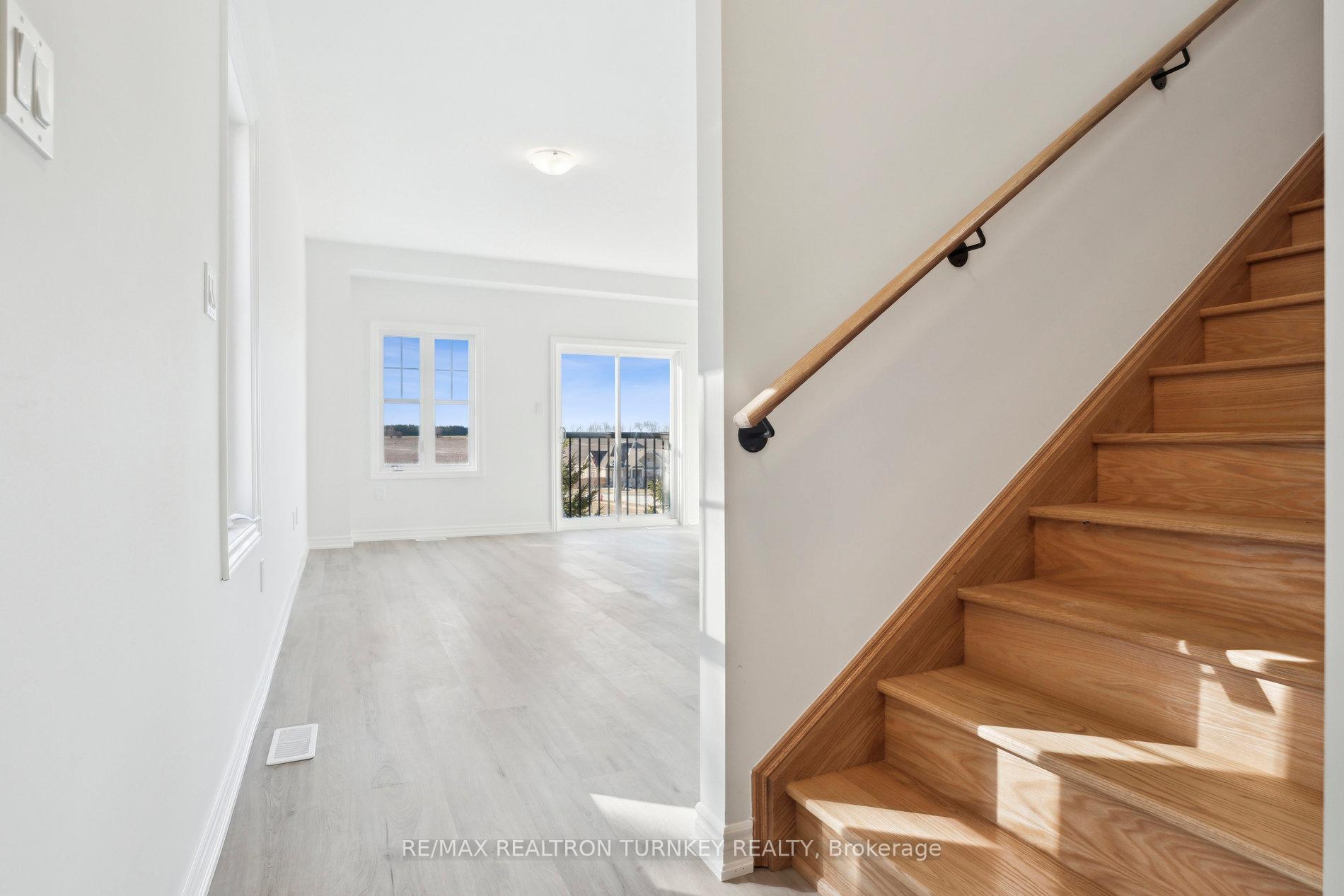 Photo 4 of 15 Ravenscraig Place, Innisfil, Cookstown — HOMEH