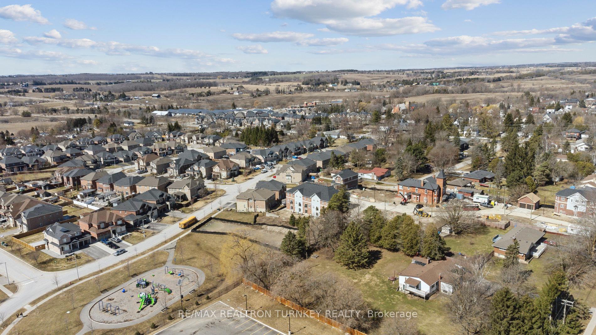 Photo 12 of 15 Ravenscraig Place, Innisfil, Cookstown — HOMEH
