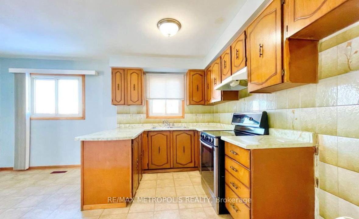 Photo 17 of Unit UPPER & LOWER, 3 Prairie Dunes Place, Vaughan, Glen Shields — HOMEH
