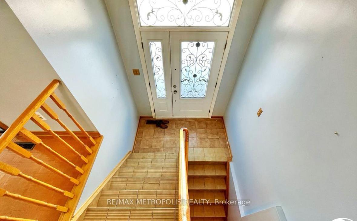 Photo 2 of Unit UPPER & LOWER, 3 Prairie Dunes Place, Vaughan, Glen Shields — HOMEH