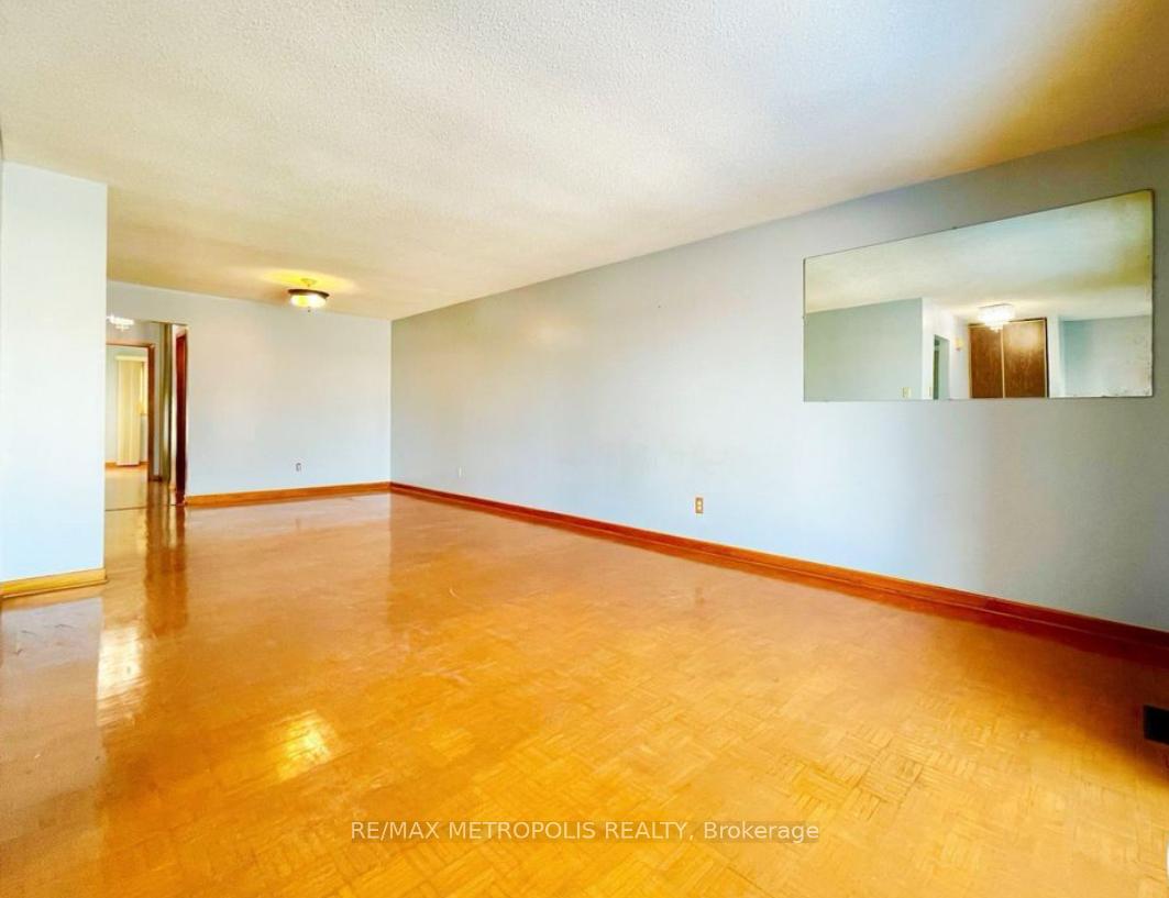 Photo 12 of Unit UPPER & LOWER, 3 Prairie Dunes Place, Vaughan, Glen Shields — HOMEH