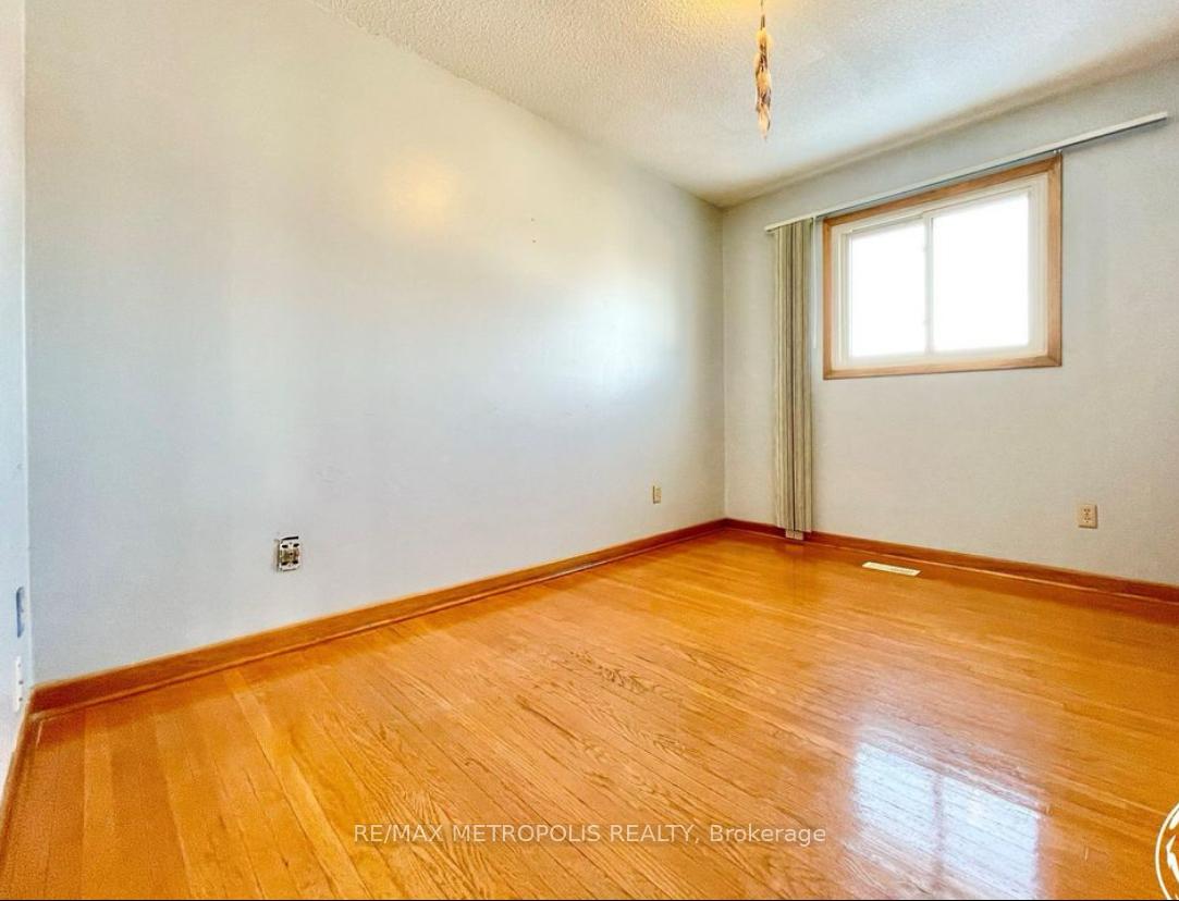 Photo 15 of Unit UPPER & LOWER, 3 Prairie Dunes Place, Vaughan, Glen Shields — HOMEH