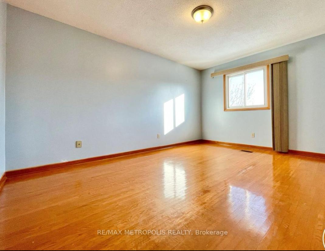Photo 14 of Unit UPPER & LOWER, 3 Prairie Dunes Place, Vaughan, Glen Shields — HOMEH