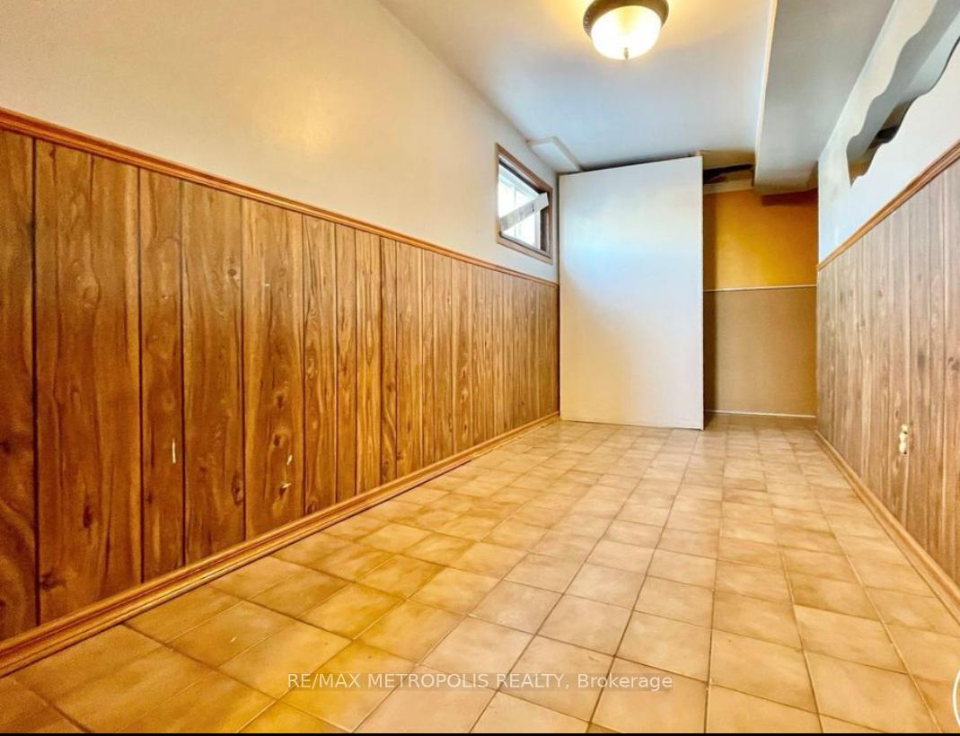 Photo 18 of Unit UPPER & LOWER, 3 Prairie Dunes Place, Vaughan, Glen Shields — HOMEH