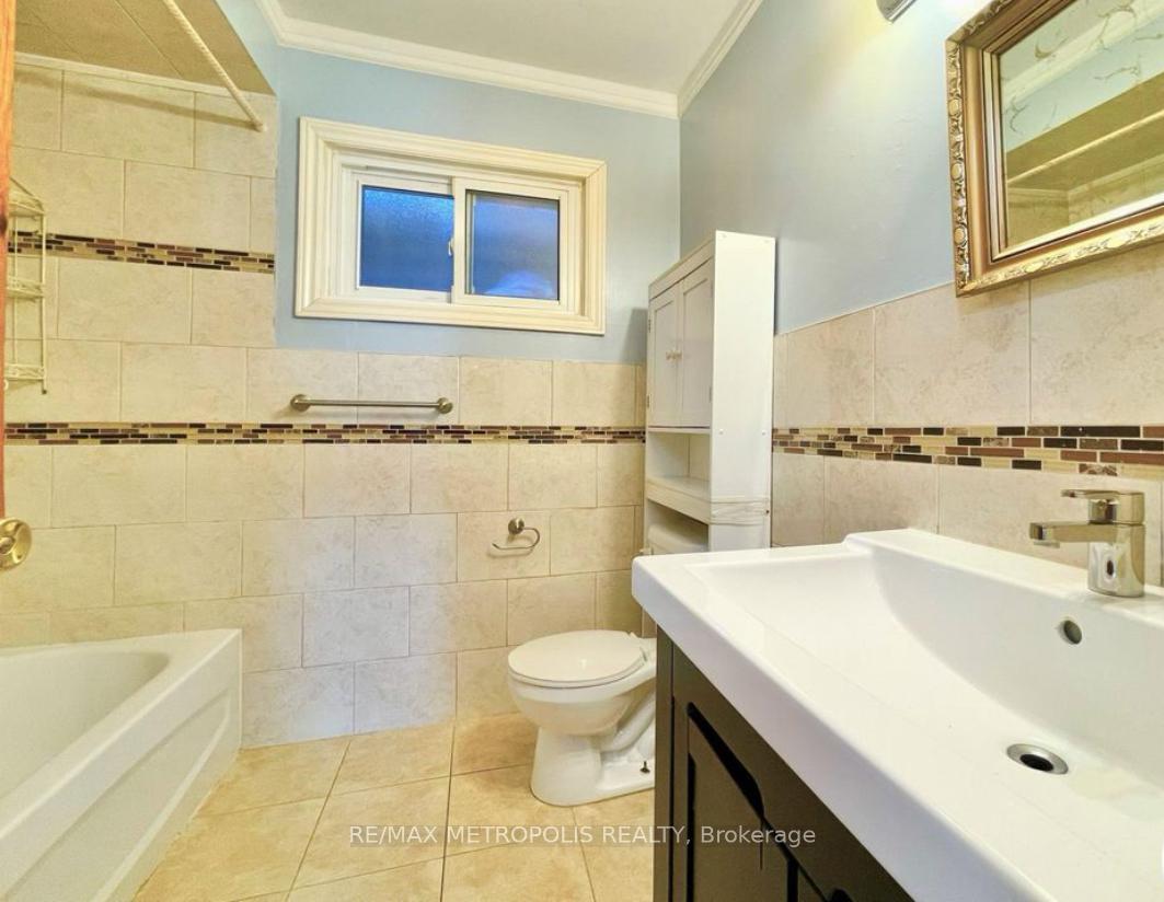 Photo 16 of Unit UPPER & LOWER, 3 Prairie Dunes Place, Vaughan, Glen Shields — HOMEH
