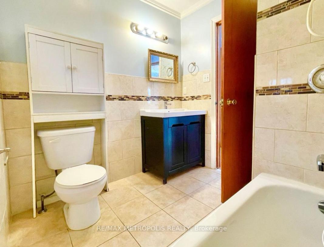 Photo 19 of Unit UPPER & LOWER, 3 Prairie Dunes Place, Vaughan, Glen Shields — HOMEH