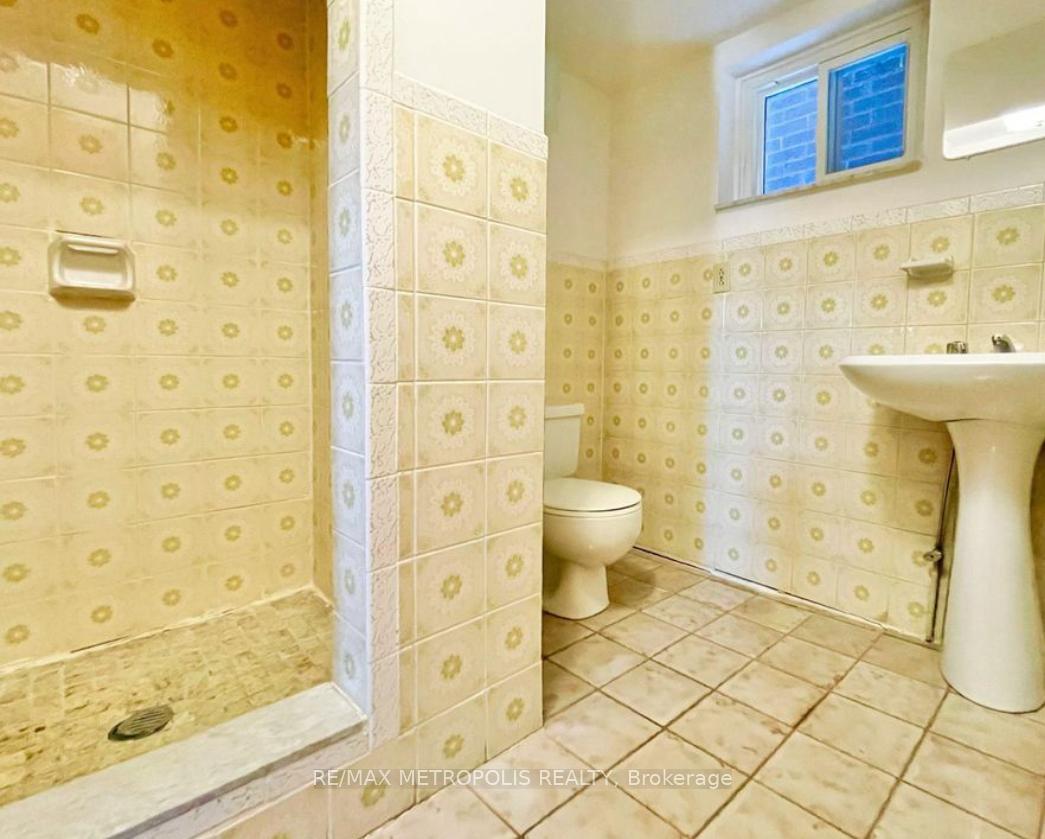 Photo 3 of Unit UPPER & LOWER, 3 Prairie Dunes Place, Vaughan, Glen Shields — HOMEH