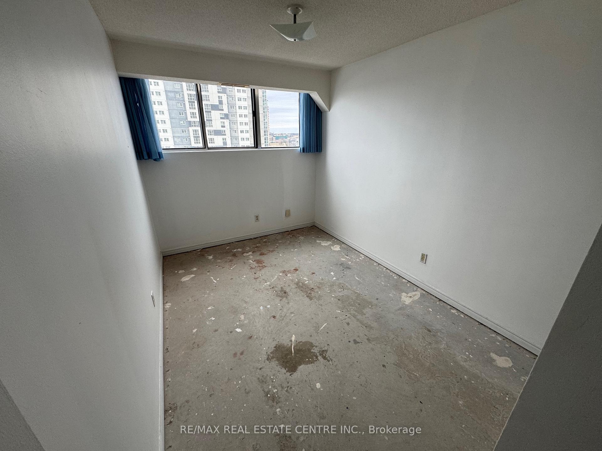 Front of Unit 603, 375 King Street N
