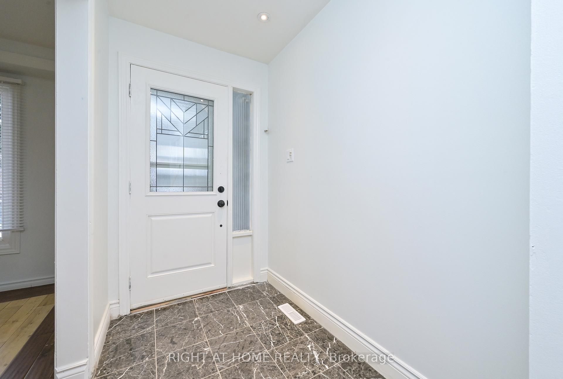 Photo 10 of 82 Leacrest Street, Brampton, Westgate — HOMEH